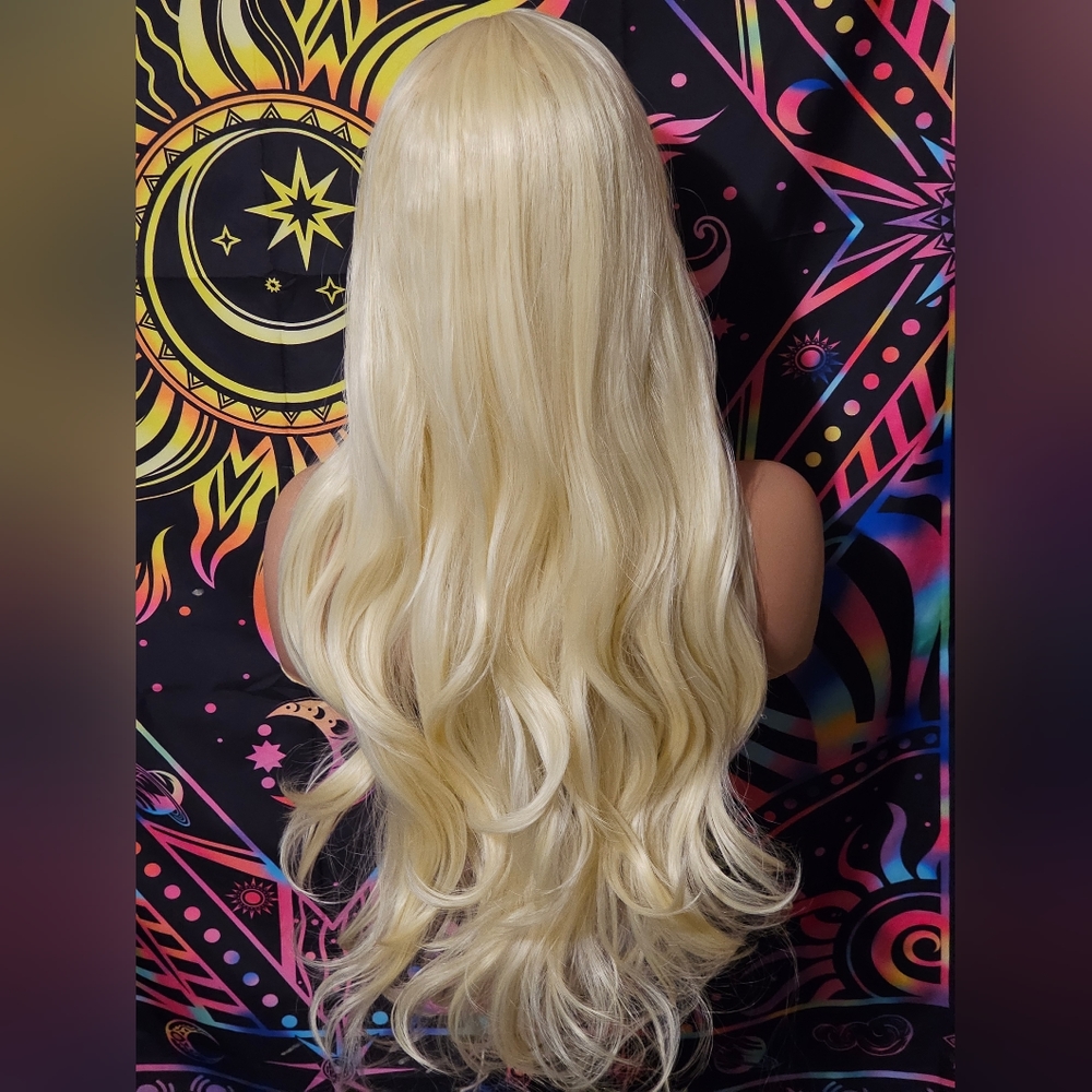 Wig - Picture 3 of 3